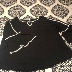 Women’s black and white top